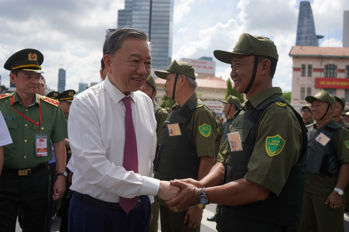 Hình ảnh Chủ tịch nước dự lễ ra mắt lực lượng bảo vệ ANTT ở cơ sở TP.HCM